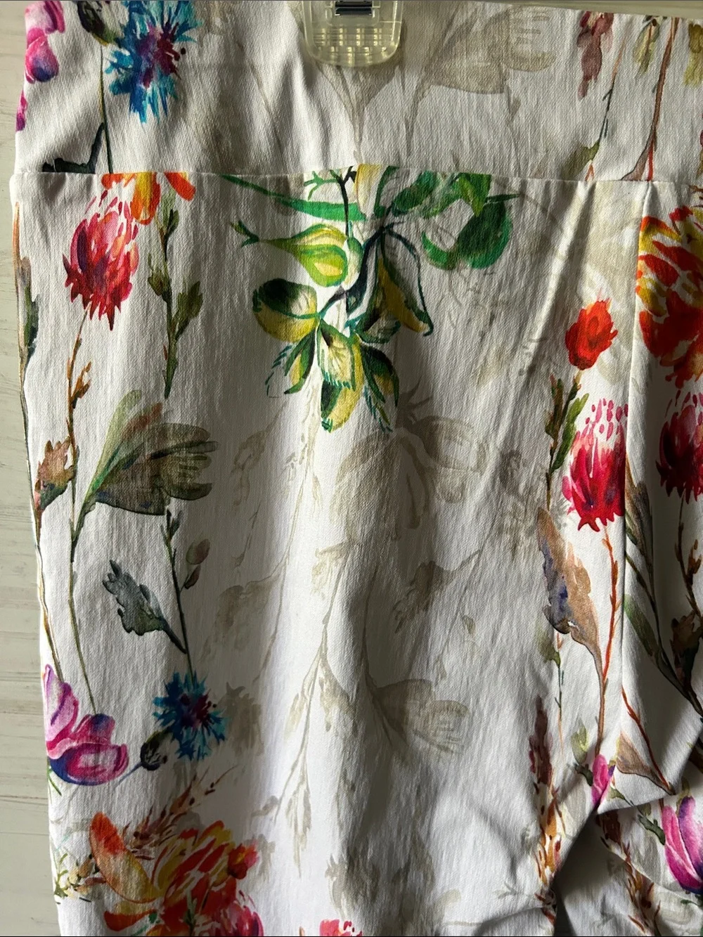 💐🫶Lena Gabrielle Floral Capri Pants Size 16 White Botanical Print Lace Hem - Picture 7 of 7